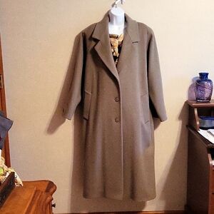Full length Larry Levine wool coat. SIZE 12.  Fully lined.
